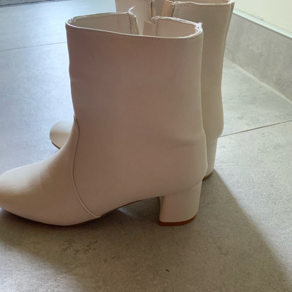 Boots for sell - Picture 2 of 4